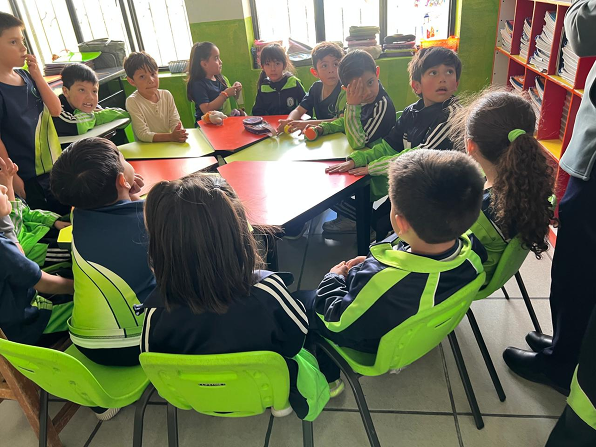 Niños y niñas en diálogo filosófico
